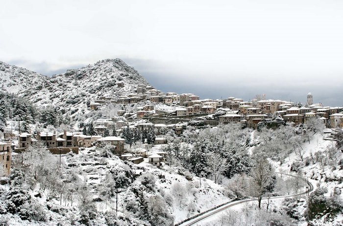 Η ορεινή Ελλάδα στα καλύτερά της: Το ξακουστό χωριό με τα πετρόκτιστα αρχοντικά και το μοναδικό φυσικό τοπίο! Η ορεινή Ελλάδα στα καλύτερά της: Το ξακουστό χωριό με τα πετρόκτιστα αρχοντικά και το μοναδικό φυσικό τοπίο!
