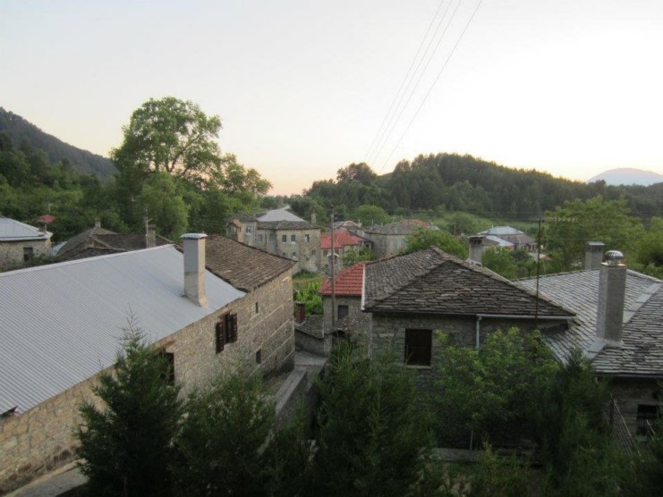 Το Ελληνικό χωριό που ο χρόνος έχει σταματήσει δυο αιώνες πριν. Ένα στολίδι αρχιτεκτονικής από πέτρα και ξύλο! Το Ελληνικό χωριό που ο χρόνος έχει σταματήσει δυο αιώνες πριν. Ένα στολίδι αρχιτεκτονικής από πέτρα και ξύλο!