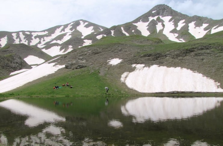 Η ψηλότερη λίμνη της Ελλάδας βρίσκεται στα 2.350 μ. υψόμετρο και είναι εξωγήινα όμορφη Η ψηλότερη λίμνη της Ελλάδας βρίσκεται στα 2.350 μ. υψόμετρο και είναι εξωγήινα όμορφη