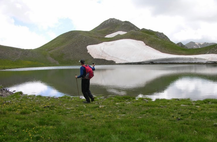 Η ψηλότερη λίμνη της Ελλάδας βρίσκεται στα 2.350 μ. υψόμετρο και είναι εξωγήινα όμορφη Η ψηλότερη λίμνη της Ελλάδας βρίσκεται στα 2.350 μ. υψόμετρο και είναι εξωγήινα όμορφη