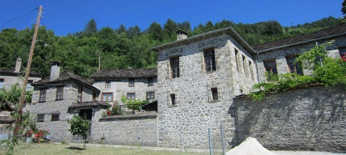 Το Ελληνικό χωριό που ο χρόνος έχει σταματήσει δυο αιώνες πριν. Ένα στολίδι αρχιτεκτονικής από πέτρα και ξύλο! Το Ελληνικό χωριό που ο χρόνος έχει σταματήσει δυο αιώνες πριν. Ένα στολίδι αρχιτεκτονικής από πέτρα και ξύλο!
