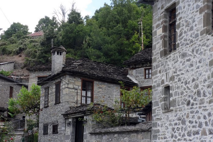 Το Ελληνικό χωριό που ο χρόνος έχει σταματήσει δυο αιώνες πριν. Ένα στολίδι αρχιτεκτονικής από πέτρα και ξύλο! Το Ελληνικό χωριό που ο χρόνος έχει σταματήσει δυο αιώνες πριν. Ένα στολίδι αρχιτεκτονικής από πέτρα και ξύλο!