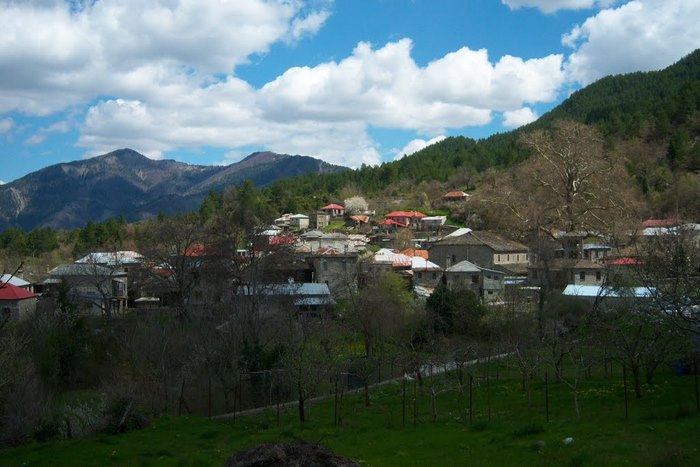 Το Ελληνικό χωριό που ο χρόνος έχει σταματήσει δυο αιώνες πριν. Ένα στολίδι αρχιτεκτονικής από πέτρα και ξύλο! Το Ελληνικό χωριό που ο χρόνος έχει σταματήσει δυο αιώνες πριν. Ένα στολίδι αρχιτεκτονικής από πέτρα και ξύλο!