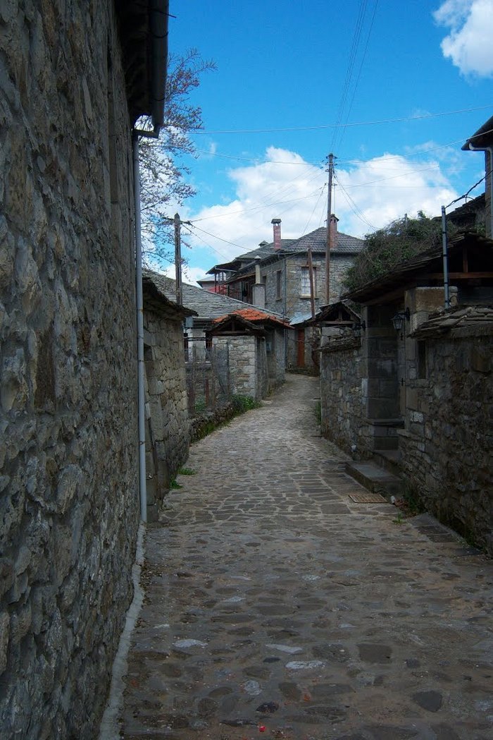 Το Ελληνικό χωριό που ο χρόνος έχει σταματήσει δυο αιώνες πριν. Ένα στολίδι αρχιτεκτονικής από πέτρα και ξύλο! Το Ελληνικό χωριό που ο χρόνος έχει σταματήσει δυο αιώνες πριν. Ένα στολίδι αρχιτεκτονικής από πέτρα και ξύλο!