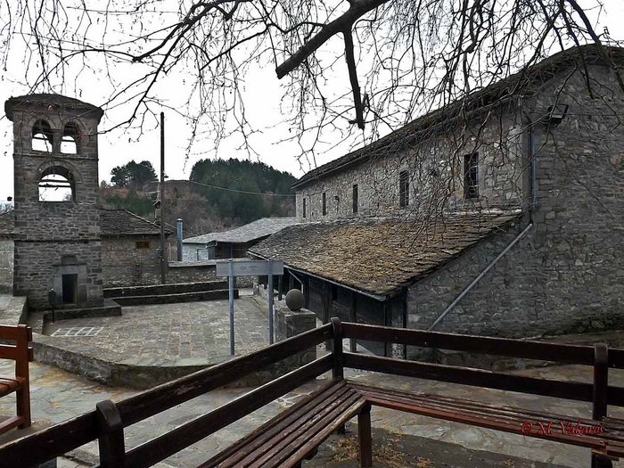 Το Ελληνικό χωριό που ο χρόνος έχει σταματήσει δυο αιώνες πριν. Ένα στολίδι αρχιτεκτονικής από πέτρα και ξύλο! Το Ελληνικό χωριό που ο χρόνος έχει σταματήσει δυο αιώνες πριν. Ένα στολίδι αρχιτεκτονικής από πέτρα και ξύλο!