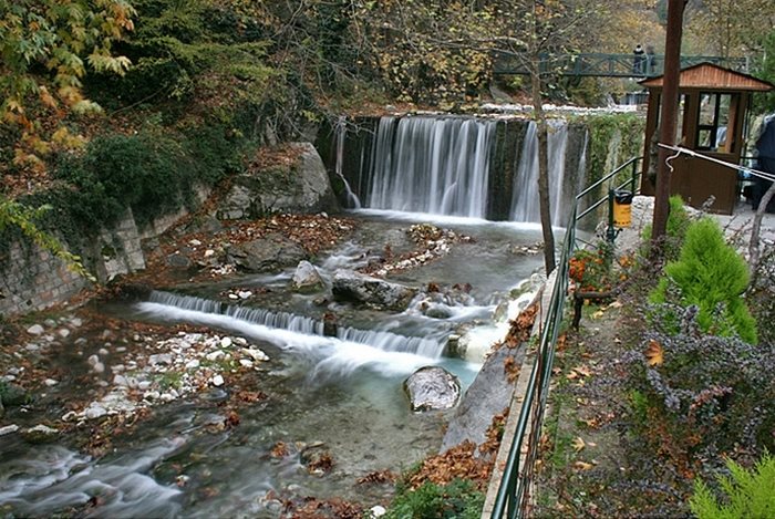 Λουτρά Πόζαρ: Θεραπεία και χαλάρωση σε καυτά νερά Λουτρά Πόζαρ: Θεραπεία και χαλάρωση σε καυτά νερά