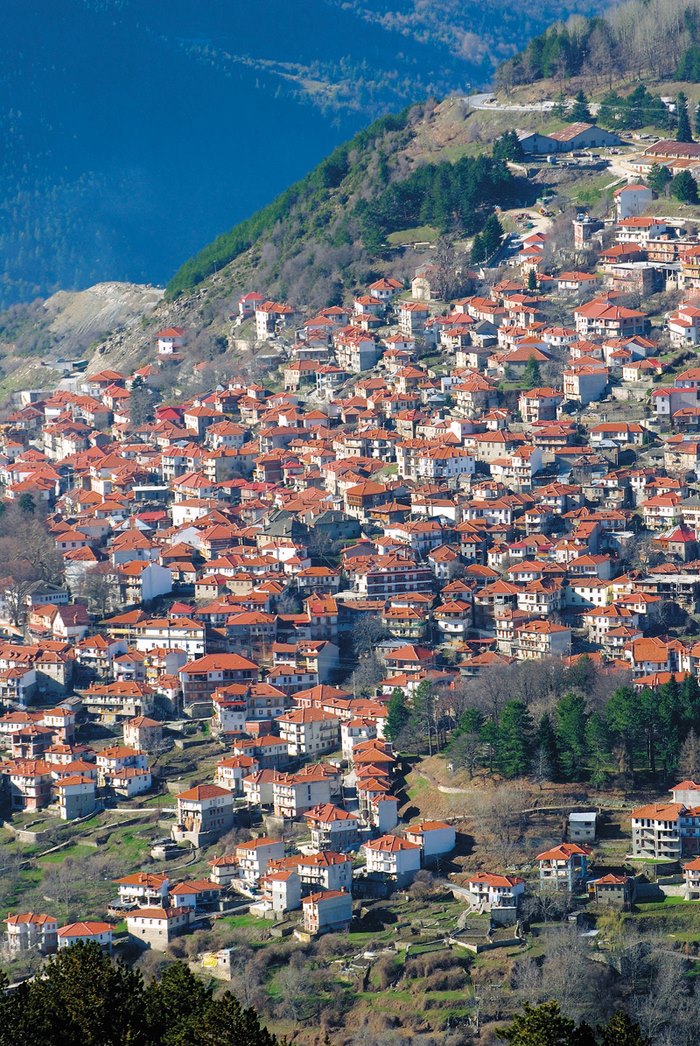 Το υπέροχο διαμάντι της Πίνδου. Κεραμιδένιες στέγες και ξύλινα χαγιάτια κρυμμένα ανάμεσα σε οξιές και έλατα! Το υπέροχο διαμάντι της Πίνδου. Κεραμιδένιες στέγες και ξύλινα χαγιάτια κρυμμένα ανάμεσα σε οξιές και έλατα!