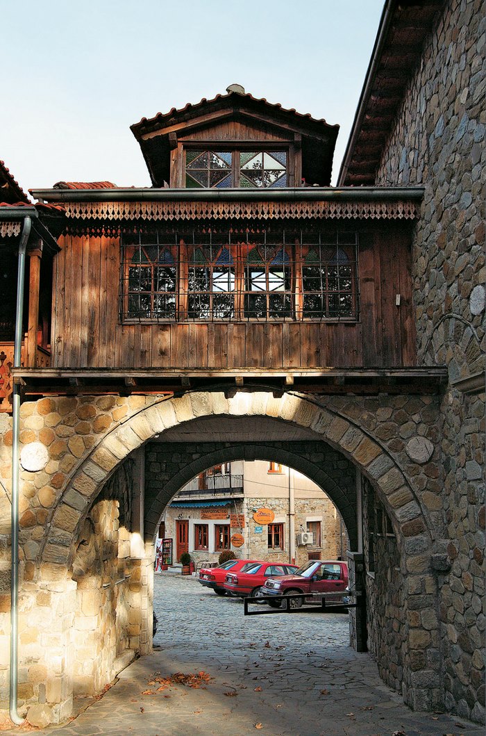 Το υπέροχο διαμάντι της Πίνδου. Κεραμιδένιες στέγες και ξύλινα χαγιάτια κρυμμένα ανάμεσα σε οξιές και έλατα! Το υπέροχο διαμάντι της Πίνδου. Κεραμιδένιες στέγες και ξύλινα χαγιάτια κρυμμένα ανάμεσα σε οξιές και έλατα!