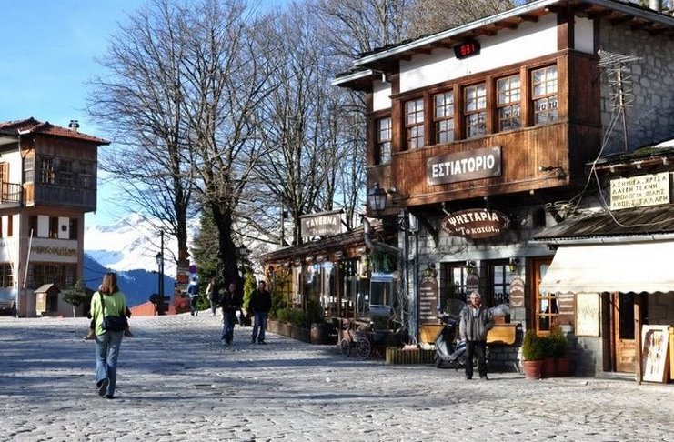 Το υπέροχο διαμάντι της Πίνδου. Κεραμιδένιες στέγες και ξύλινα χαγιάτια κρυμμένα ανάμεσα σε οξιές και έλατα! Το υπέροχο διαμάντι της Πίνδου. Κεραμιδένιες στέγες και ξύλινα χαγιάτια κρυμμένα ανάμεσα σε οξιές και έλατα!