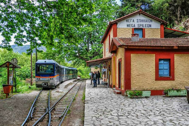 Οδοντωτός, Μέγα Σπήλαιον