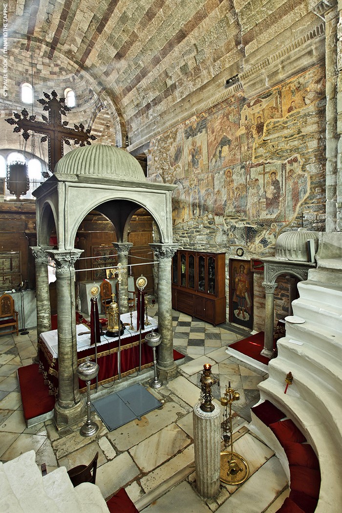 Παναγία Εκατονταπυλιανή: Ο ιστορικός ναός της Πάρου με τις 100 πόρτες. 99 φανερές και μία κρυφή Παναγία Εκατονταπυλιανή: Ο ιστορικός ναός της Πάρου με τις 100 πόρτες. 99 φανερές και μία κρυφή