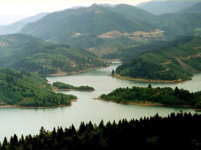 Τοπίο που θυμίζει τα φιορδ της Νορβηγίας. Αλλά.. βρίσκεται στην Ελλάδα! Τοπίο που θυμίζει τα φιορδ της Νορβηγίας. Αλλά.. βρίσκεται στην Ελλάδα!