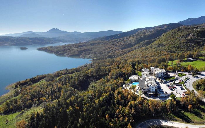 Τοπίο που θυμίζει τα φιορδ της Νορβηγίας. Αλλά.. βρίσκεται στην Ελλάδα! Τοπίο που θυμίζει τα φιορδ της Νορβηγίας. Αλλά.. βρίσκεται στην Ελλάδα!