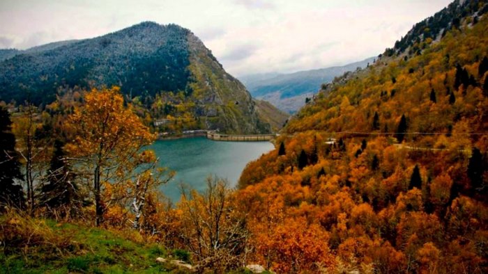 Τοπίο που θυμίζει τα φιορδ της Νορβηγίας. Αλλά.. βρίσκεται στην Ελλάδα! Τοπίο που θυμίζει τα φιορδ της Νορβηγίας. Αλλά.. βρίσκεται στην Ελλάδα!