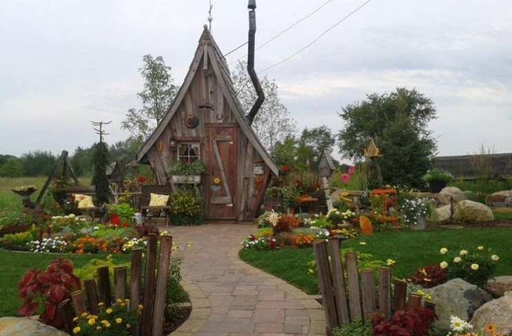 Ένας ξυλουργός κατασκευάζει σπίτια που μοιάζουν σαν να ξεπήδησαν από παραμύθι! Ένας ξυλουργός κατασκευάζει σπίτια που μοιάζουν σαν να ξεπήδησαν από παραμύθι!