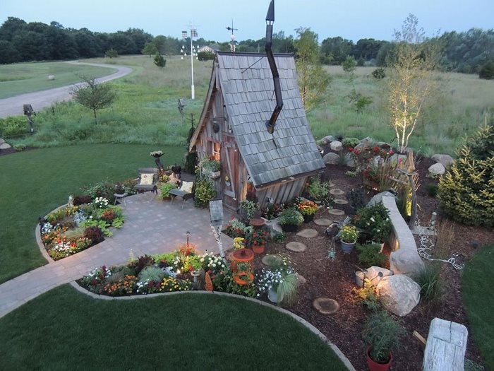 Ένας ξυλουργός κατασκευάζει σπίτια που μοιάζουν σαν να ξεπήδησαν από παραμύθι! Ένας ξυλουργός κατασκευάζει σπίτια που μοιάζουν σαν να ξεπήδησαν από παραμύθι!