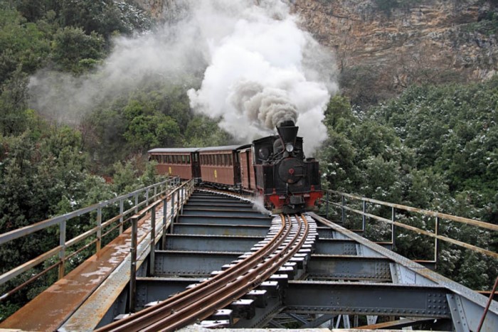 Παγκόσμια μοναδικότητα: Η πιο στενή σιδηροδρομική γραμμή στον κόσμο βρίσκεται στην Ελλάδα Παγκόσμια μοναδικότητα: Η πιο στενή σιδηροδρομική γραμμή στον κόσμο βρίσκεται στην Ελλάδα