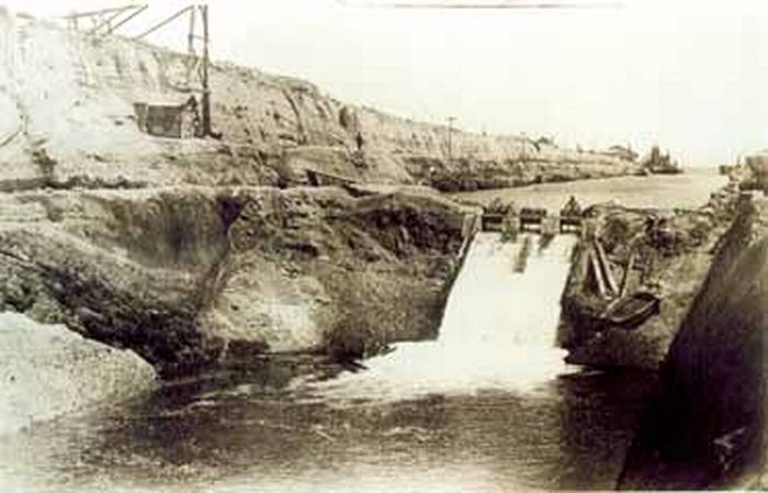 Όταν στην Ελλάδα γίνονταν πραγματικά μεγάλα έργα. Σπάνιες εικόνες από την διάνοιξη της Διώρυγας της Κορίνθου