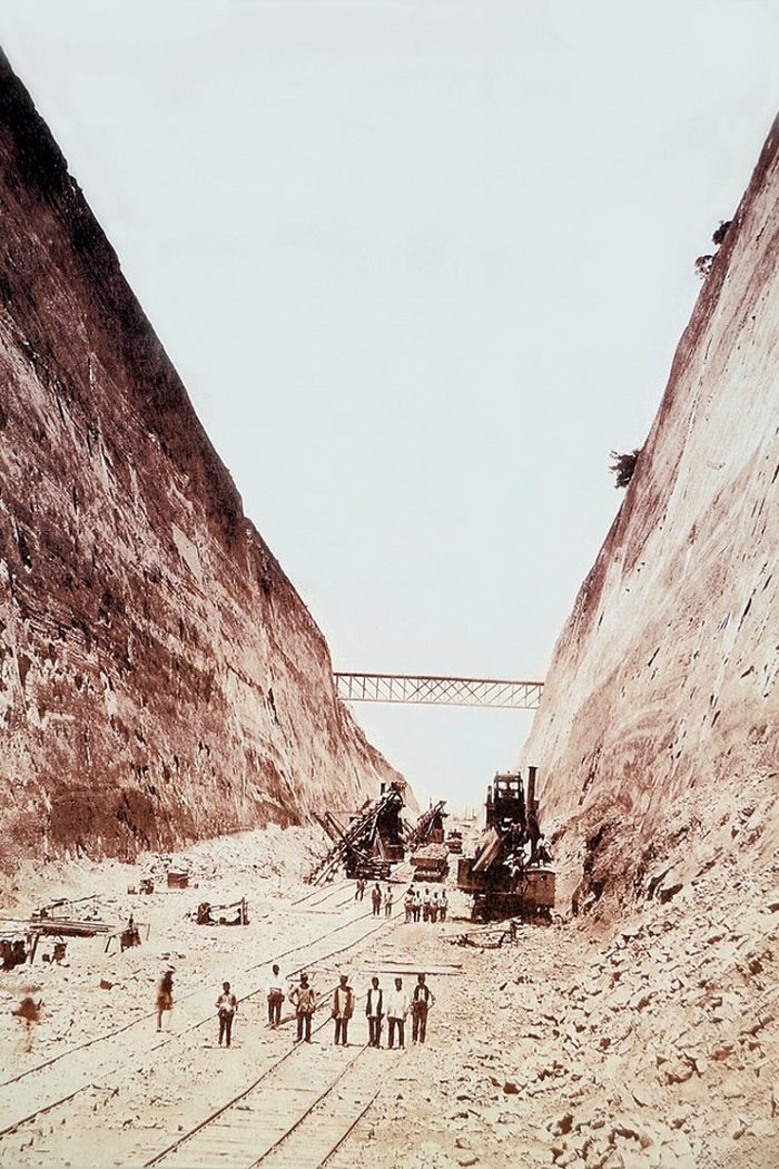 Όταν στην Ελλάδα γίνονταν πραγματικά μεγάλα έργα. Σπάνιες εικόνες από την διάνοιξη της Διώρυγας της Κορίνθου