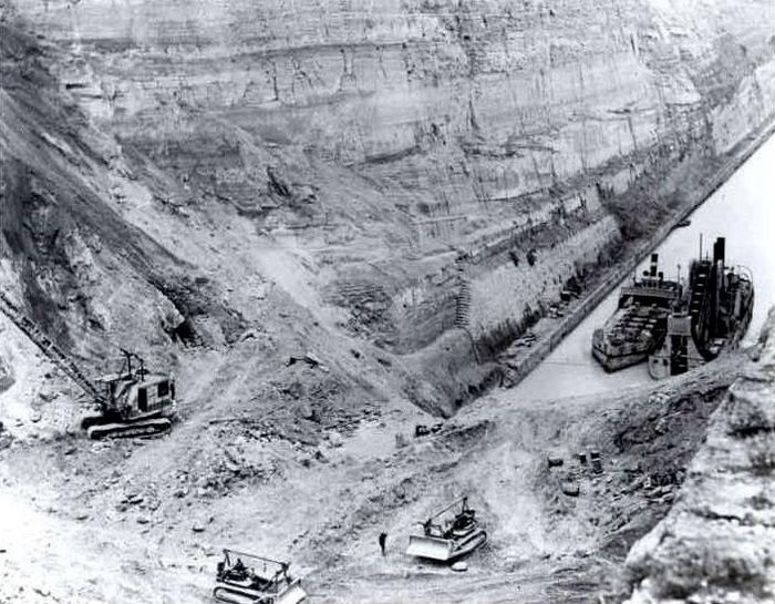 Όταν στην Ελλάδα γίνονταν πραγματικά μεγάλα έργα. Σπάνιες εικόνες από την διάνοιξη της Διώρυγας της Κορίνθου