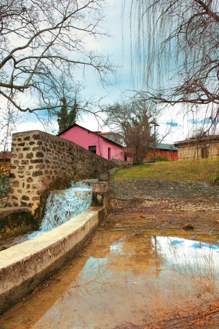 Το "Μάντσεστερ της Ελλάδας": Η παραμυθένια πόλη με τα ποτάμια, τους καταρράκτες και τα Το "Μάντσεστερ της Ελλάδας": Η παραμυθένια πόλη με τα ποτάμια, τους καταρράκτες αλλά και τα ομορφότερα παλιά σπίτια!