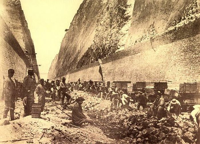 Όταν στην Ελλάδα γίνονταν πραγματικά μεγάλα έργα. Σπάνιες εικόνες από την διάνοιξη της Διώρυγας της Κορίνθου