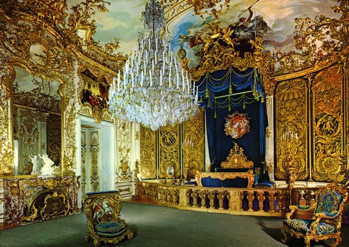 Το παραμυθένιο κάστρο στη Βαυαρία που ενέπνευσε τον Ντίσνεϋ να δημιουργήσει το παλάτι της Ωραίας Κοιμωμένης
