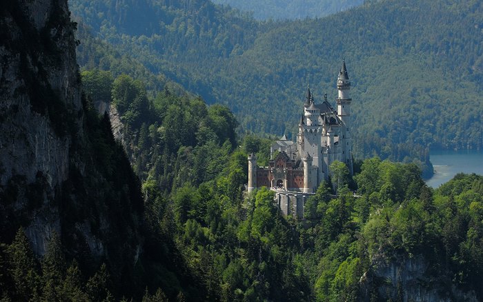 Το παραμυθένιο κάστρο στη Βαυαρία που ενέπνευσε τον Ντίσνεϋ να δημιουργήσει το παλάτι της Ωραίας Κοιμωμένης Το παραμυθένιο κάστρο στη Βαυαρία που ενέπνευσε τον Ντίσνεϋ να δημιουργήσει το παλάτι της Ωραίας Κοιμωμένης