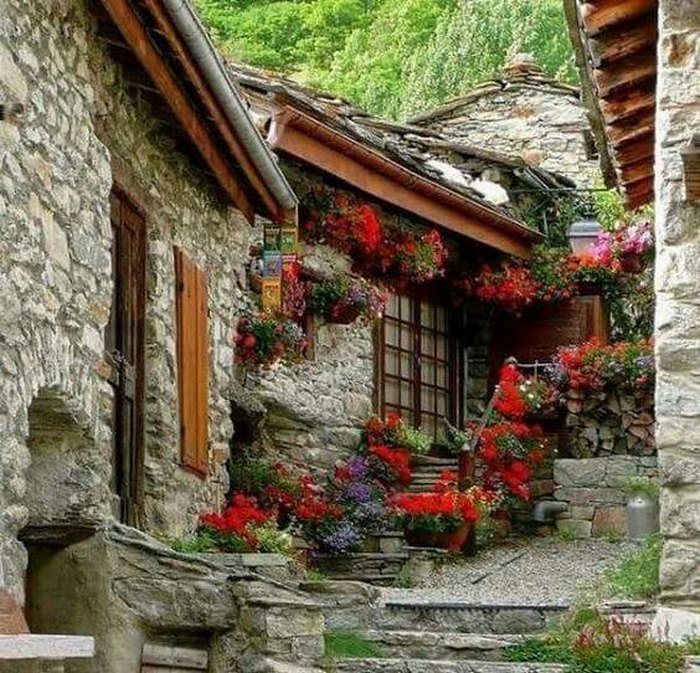 Κάποιοι υποστηρίζουν ότι είναι το ωραιότερο χωριό στο Ζαγόρι. Δείτε τις εικόνες και μάλλον θα συμφωνήσετε μαζί τους