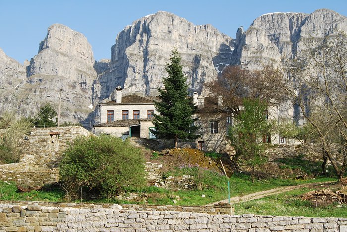 Κάποιοι υποστηρίζουν ότι είναι το ωραιότερο χωριό στο Ζαγόρι. Δείτε τις εικόνες και μάλλον θα συμφωνήσετε μαζί τους