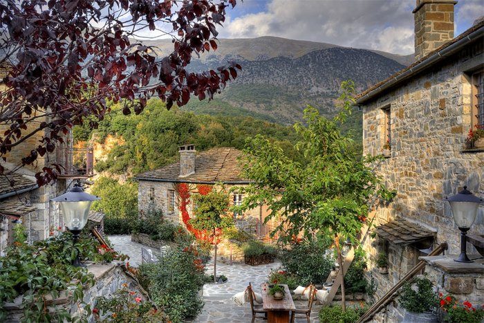 Κάποιοι υποστηρίζουν ότι είναι το ωραιότερο χωριό στο Ζαγόρι. Δείτε τις εικόνες και μάλλον θα συμφωνήσετε μαζί τους