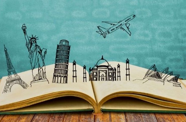 “Στη ζωή αξίζει να ξοδεύεις μόνο για ταξίδια και βιβλία..” 