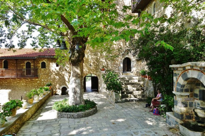 Η αρχαιότερη βιβλιοθήκη της Ελλάδας βρίσκεται σε ένα ορεινό χωριό μόλις 342 κατοίκων