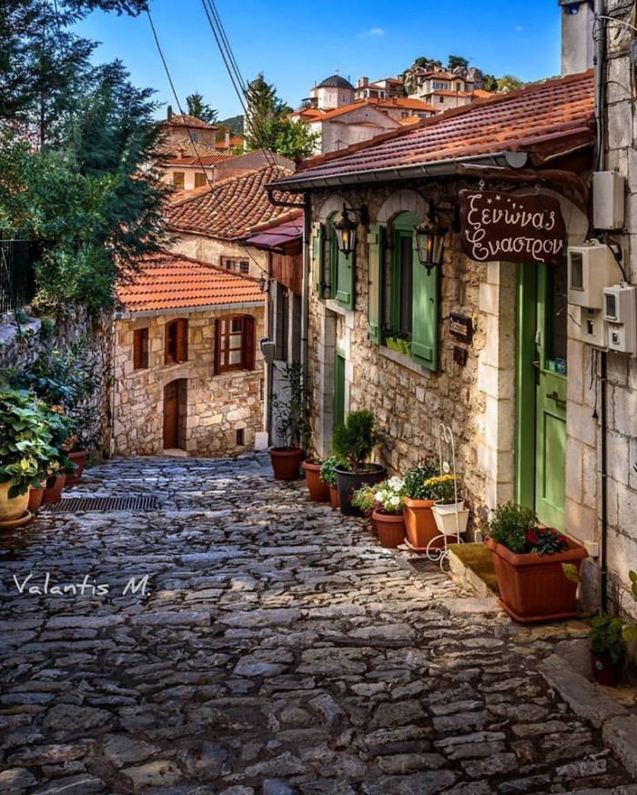 Η αρχαιότερη βιβλιοθήκη της Ελλάδας βρίσκεται σε ένα ορεινό χωριό μόλις 342 κατοίκων