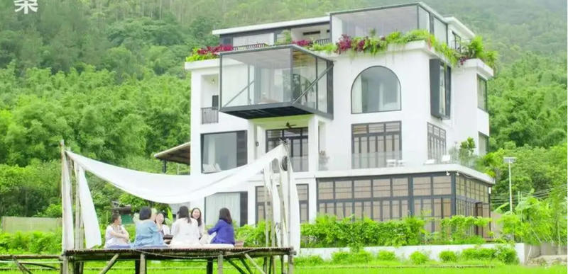 Αποτέλεσμα εικόνας για 7 Girlfriends in Guangzhou Build a House to Live Together