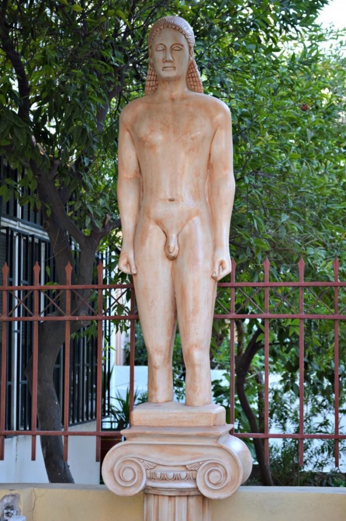 Μα το Δία: Οι 12 θεοί κατοικούν σε δύο.. πολυκατοικίες στο Αιγάλεω