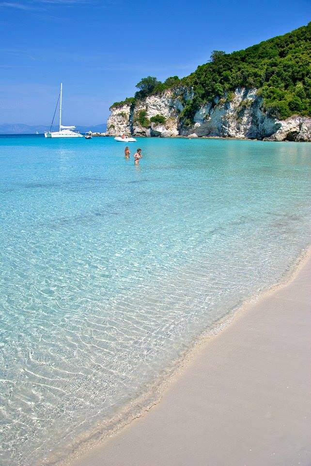 Οι 50 αποχρώσεις του μπλε: Το νησί που έφτιαξε ο Ποσειδώνας για να ζήσει τον έρωτά του είναι ένας Παράδεισος τσέπης