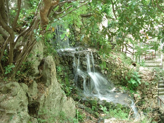 Το άγνωστο ελληνικό χωριό με τους καταρράκτες που οι κάτοικοί του είναι όλοι πετυχημένοι επιχειρηματίες