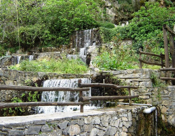 Το άγνωστο ελληνικό χωριό με τους καταρράκτες που οι κάτοικοί του είναι όλοι πετυχημένοι επιχειρηματίες