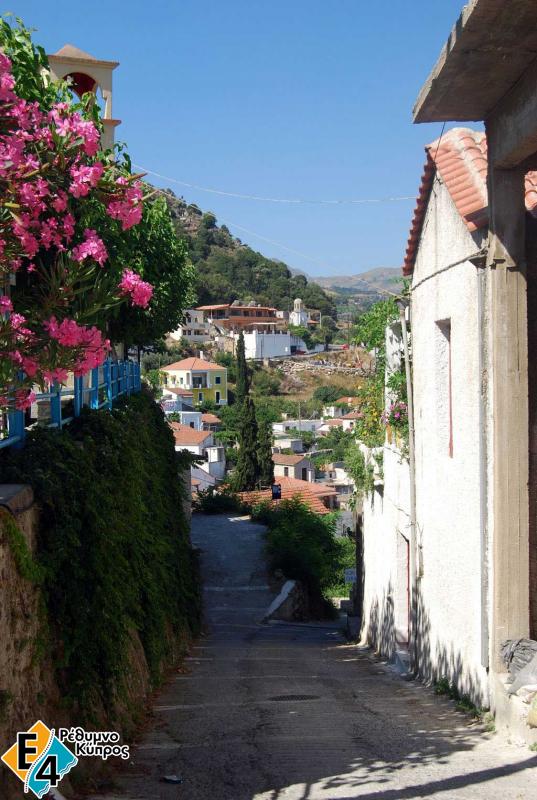 Το άγνωστο ελληνικό χωριό με τους καταρράκτες που οι κάτοικοί του είναι όλοι πετυχημένοι επιχειρηματίες