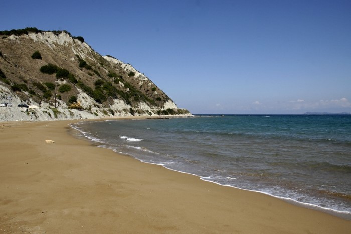 Τα άγνωστα ελληνικά νησιά που ο ήλιος βασιλεύει πάντα αργότερα. Ανέγγιχτοι παράδεισοι με κρυστάλλινα νερά και ατελείωτες αμμουδιές Τα άγνωστα ελληνικά νησιά που ο ήλιος βασιλεύει πάντα αργότερα. Ανέγγιχτοι παράδεισοι με κρυστάλλινα νερά και ατελείωτες αμμουδιές