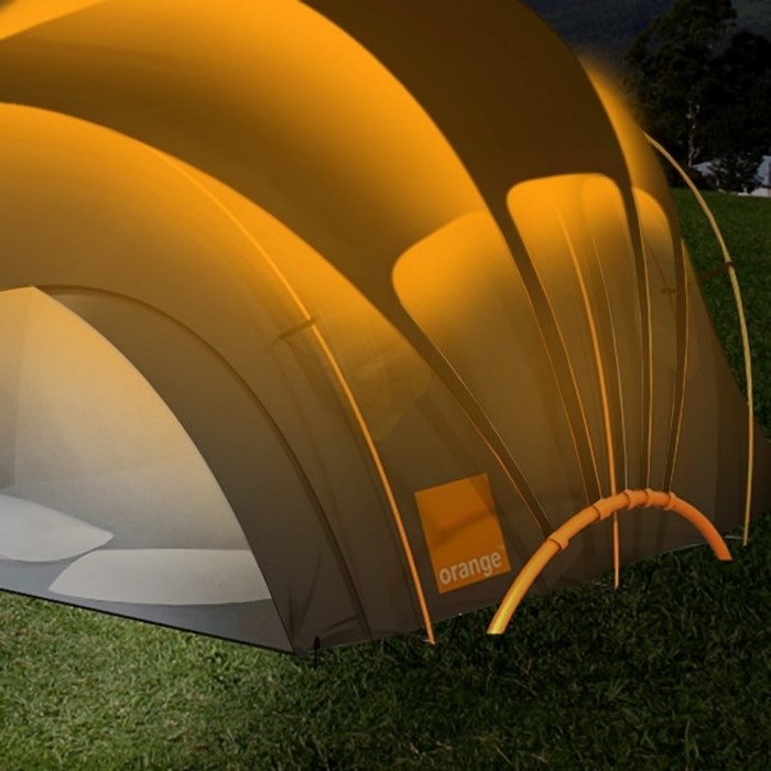 Ο άρχοντας του κάμπινγκ: Ήρθε η ηλιακή σκηνή που σου παρέχει ρεύμα όπου και αν βρίσκεσαι Ο άρχοντας του κάμπινγκ: Ήρθε η ηλιακή σκηνή που σου παρέχει ρεύμα όπου και αν βρίσκεσαι