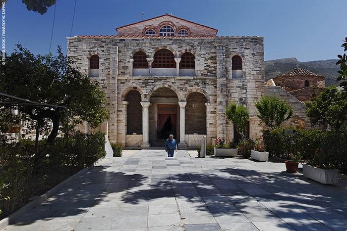 Παναγία Εκατονταπυλιανή: Ο ιστορικός ναός της Πάρου με τις 100 πόρτες. 99 φανερές και μία κρυφή Παναγία Εκατονταπυλιανή: Ο ιστορικός ναός της Πάρου με τις 100 πόρτες. 99 φανερές και μία κρυφή