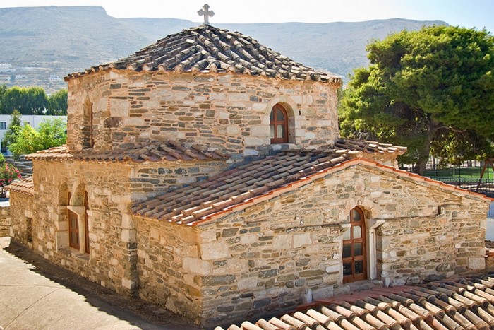 Παναγία Εκατονταπυλιανή: Ο ιστορικός ναός της Πάρου με τις 100 πόρτες. 99 φανερές και μία κρυφή Παναγία Εκατονταπυλιανή: Ο ιστορικός ναός της Πάρου με τις 100 πόρτες. 99 φανερές και μία κρυφή