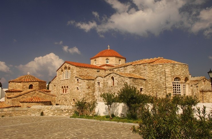 Παναγία Εκατονταπυλιανή: Ο ιστορικός ναός της Πάρου με τις 99 φανερές πόρτες και τη μία κρυφή Παναγία Εκατονταπυλιανή: Ο ιστορικός ναός της Πάρου με τις 99 φανερές πόρτες και τη μία κρυφή