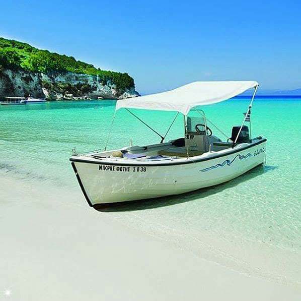 Οι 50 αποχρώσεις του μπλε: Το νησί που έφτιαξε ο Ποσειδώνας για να ζήσει τον έρωτά του είναι ένας Παράδεισος τσέπης