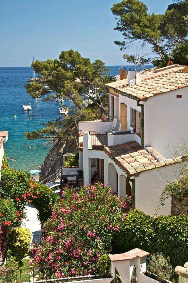 Οι 50 αποχρώσεις του μπλε: Το νησί που έφτιαξε ο Ποσειδώνας για να ζήσει τον έρωτά του είναι ένας Παράδεισος τσέπης