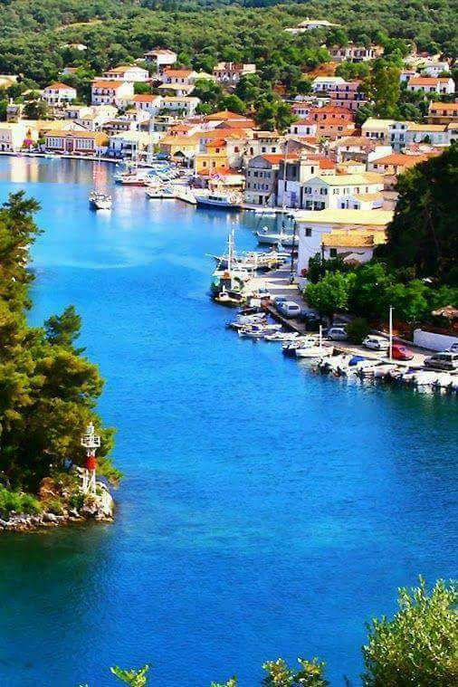 Οι 50 αποχρώσεις του μπλε: Το νησί που έφτιαξε ο Ποσειδώνας για να ζήσει τον έρωτά του είναι ένας Παράδεισος τσέπης