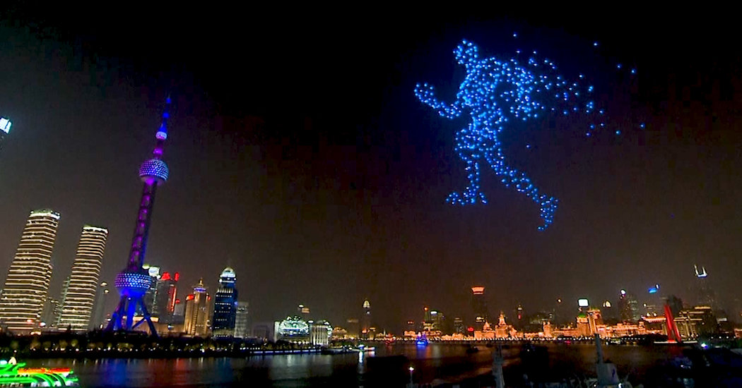 Στη Σαγκάη έγινε η πιο χάι-τεκ πρωτοχρονιά, με drones που σχημάτιζαν στον ουρανό ηλεκτρικούς αστερισμούς