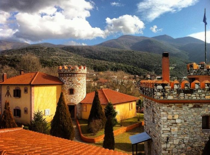 Το πιο παραμυθένιο ξενοδοχείο της Ελλάδας είναι γεμάτο πέτρινους πύργους και θυμίζει.. Σκωτία